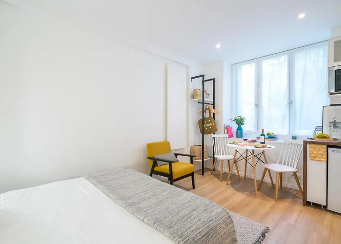 Quiet & Cosy Near Eiffel Tower Paris